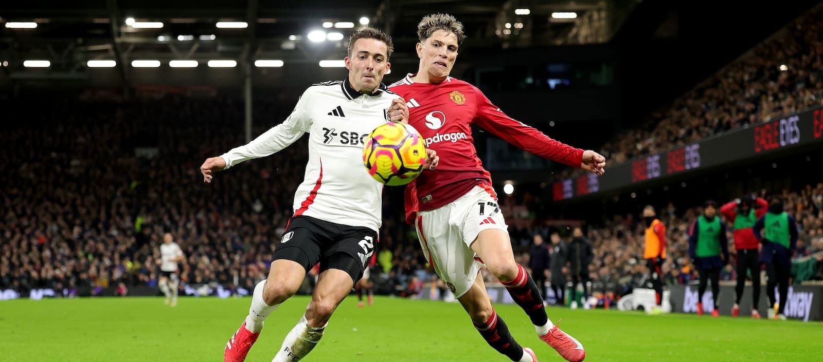 Fulham and Manchester United Battle for First Premier League Victory