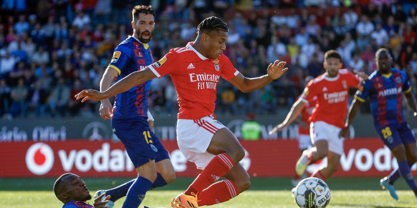Challenge Benfica: Chaves Aims for an Upset in Taca de Portugal Clash