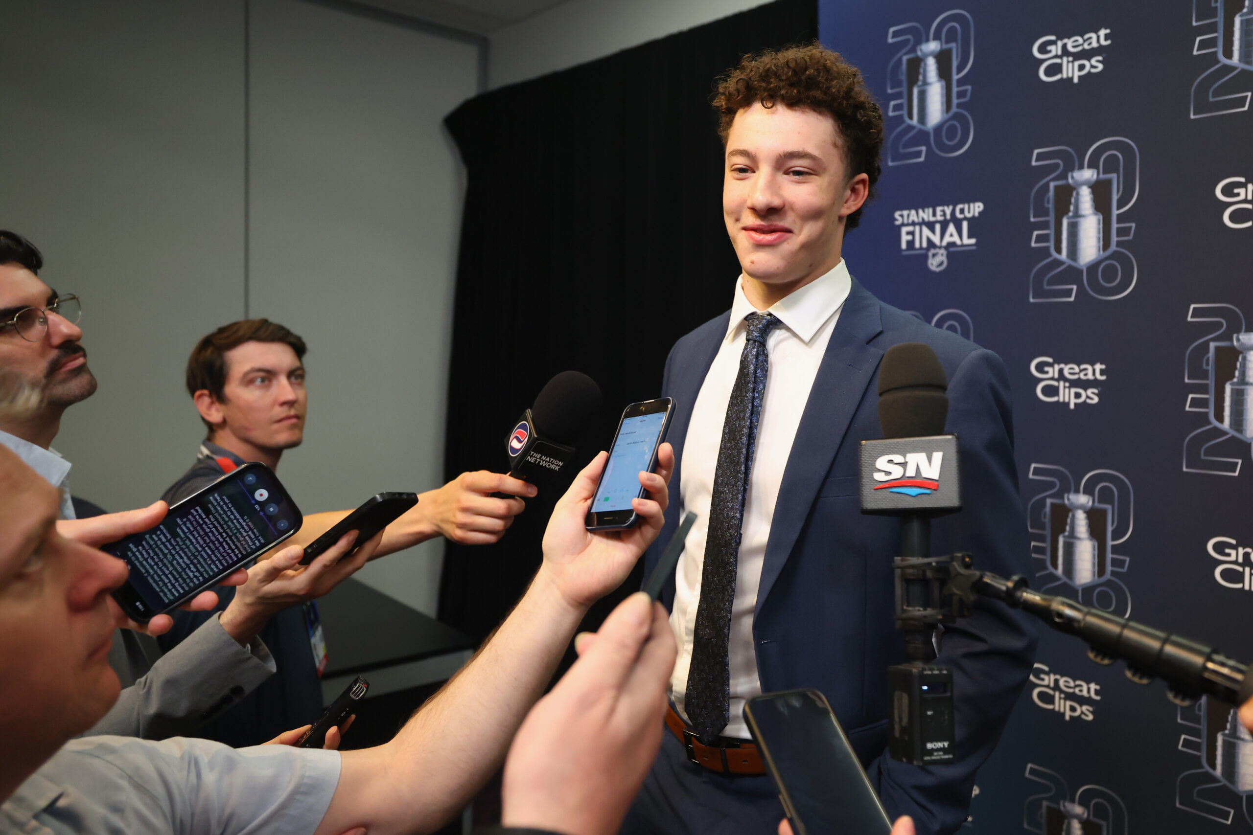 “I’m Going to Help This Team Win”: Malhotra on Being Drafted By Canucks, Novotny Steal and Goals at BU